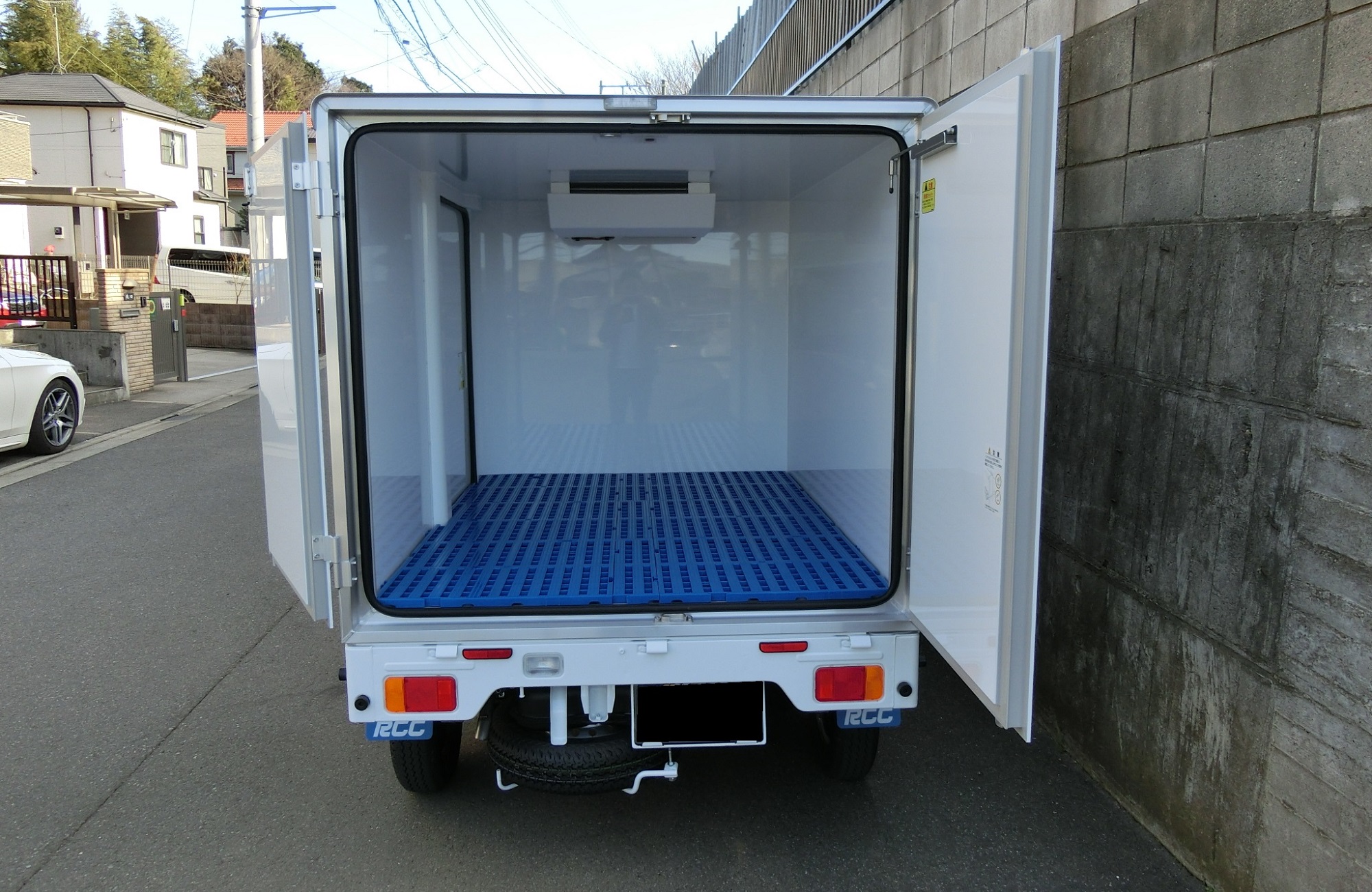 トラック冷凍庫箱 シルバー 物置 ガレージ 犬小屋などに